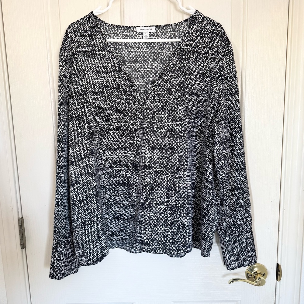 Nordstrom Black White Printed V-Neck Top
